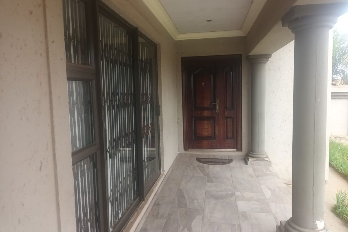 House For Sale in Spruit View - Photo 3