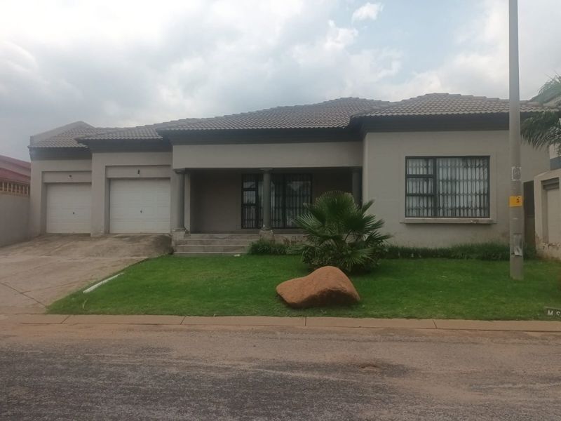 House For Sale in Spruit View - Photo 2