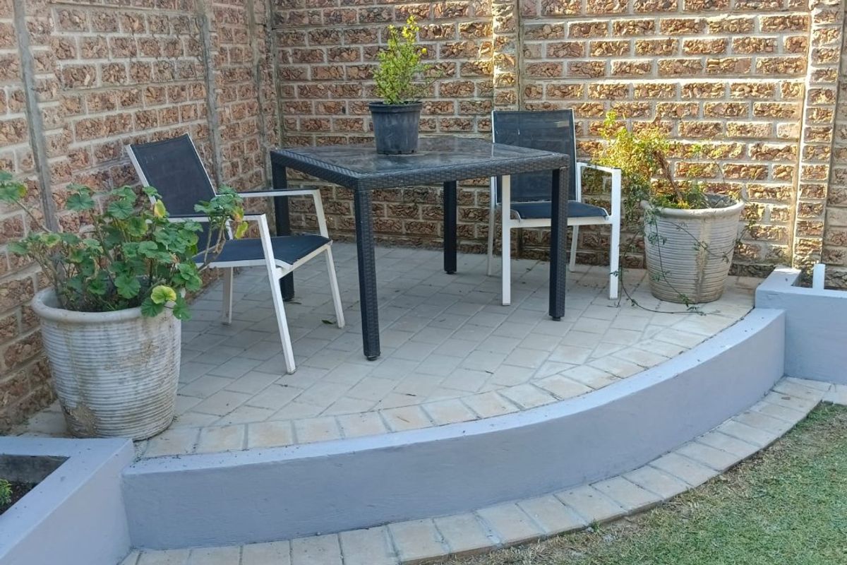 Stunning 4-Bed Duplex - Photo 5