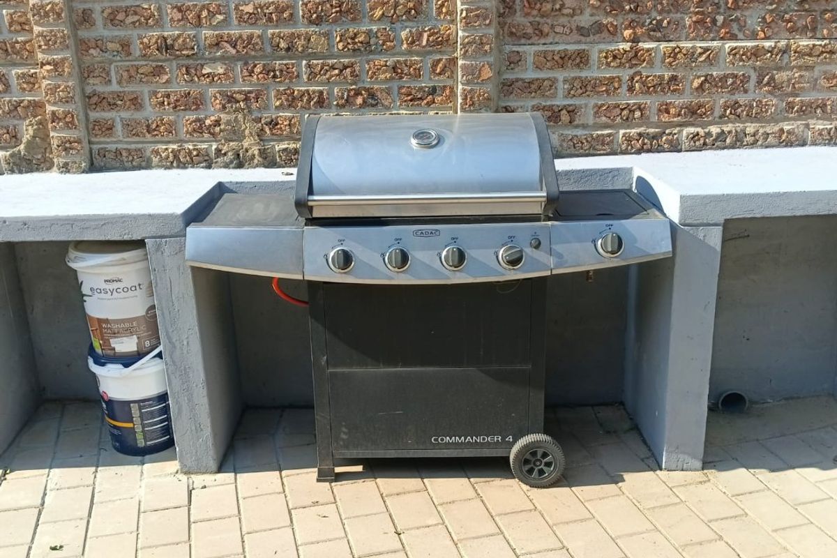 Stunning 4-Bed Duplex - Photo 3