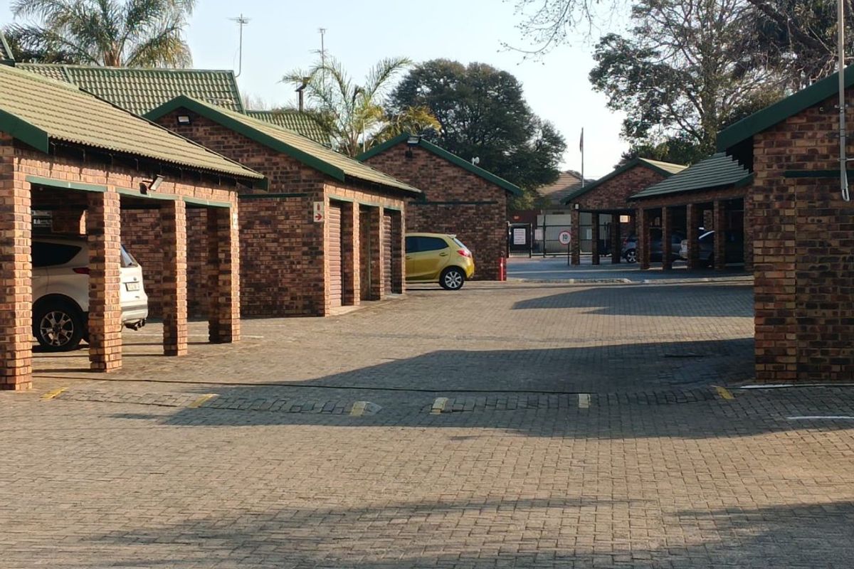 Stunning 4-Bed Duplex - Photo 2