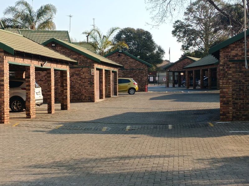 Stunning 4-Bed Duplex - Photo 2