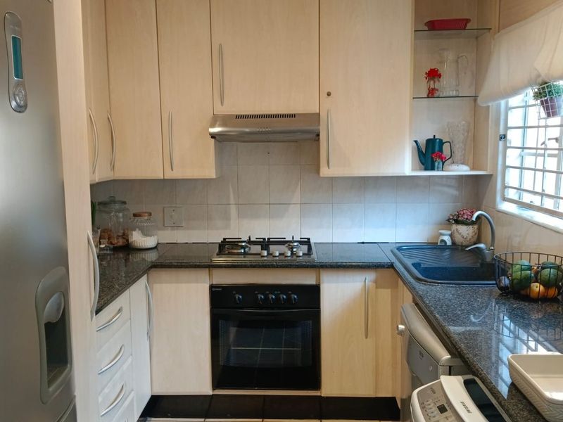 Stunning 4-Bed Duplex - Photo 10