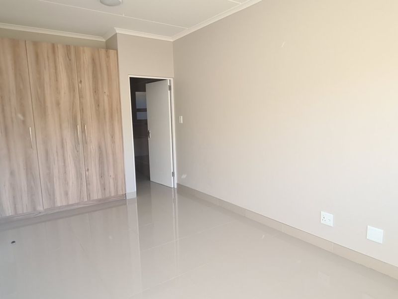 Modern 2-Bedroom Apartment for Sale in Erasmia - Photo 6