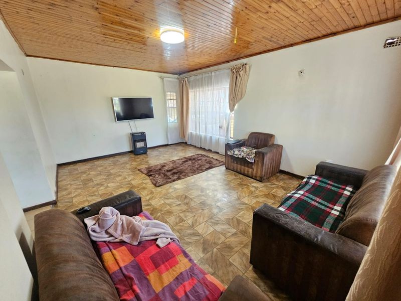 A Beautiful Face Brick 4 Bedroom 2 Bathroom House for sale in Laudium - Photo 3