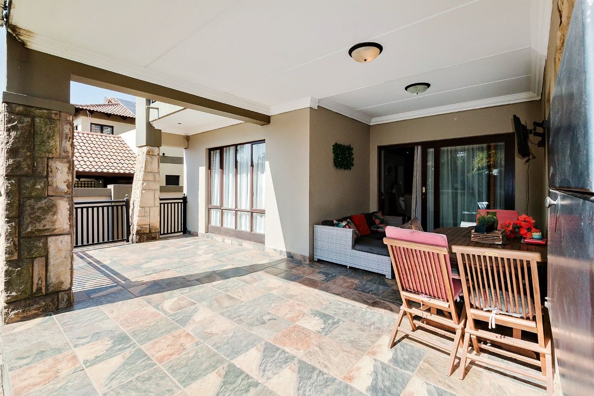 Exquisite 4-Bed Balinese-Style Home with Pool, Balcony and Solar Backup in Bali on Glen Security Estate - Photo 4