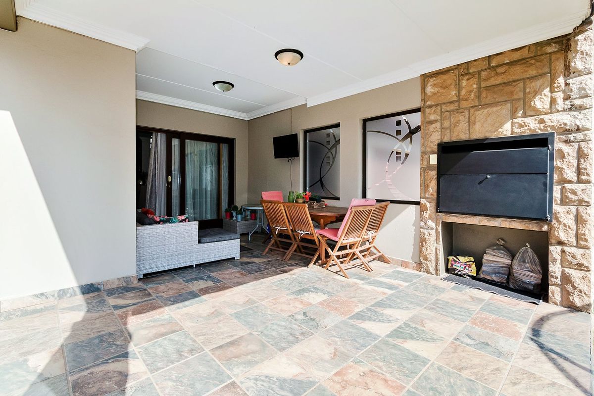 Exquisite 4-Bed Balinese-Style Home with Pool, Balcony and Solar Backup in Bali on Glen Security Estate - Photo 5