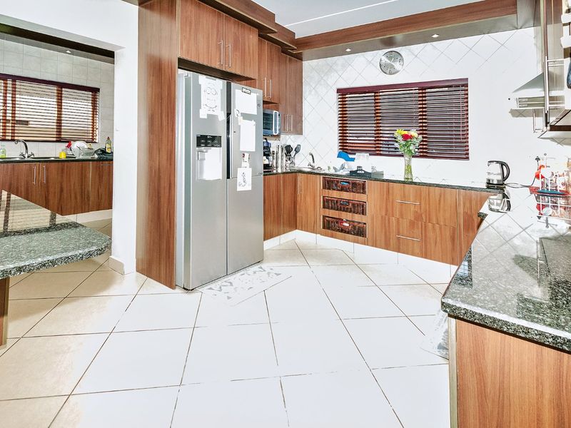 Exquisite 4-Bed Balinese-Style Home with Pool, Balcony and Solar Backup in Bali on Glen Security Estate - Photo 9