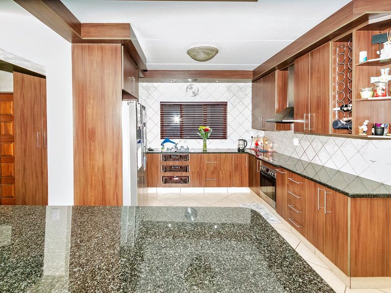 Exquisite 4-Bed Balinese-Style Home with Pool, Balcony and Solar Backup in Bali on Glen Security Estate - Photo 10