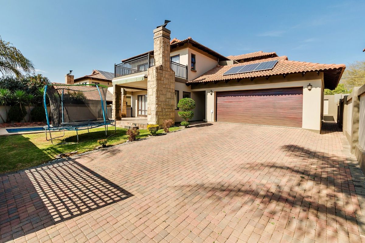 Exquisite 4-Bed Balinese-Style Home with Pool, Balcony and Solar Backup in Bali on Glen Security Estate - Photo 2