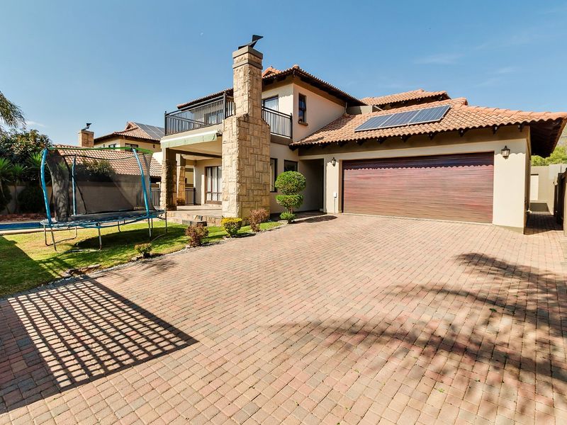 Exquisite 4-Bed Balinese-Style Home with Pool, Balcony and Solar Backup in Bali on Glen Security Estate - Photo 2