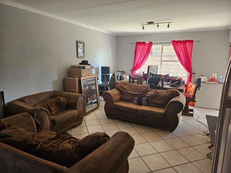 Neat Lock-Up-and-Go with Secure Parking and Pool - Photo 2