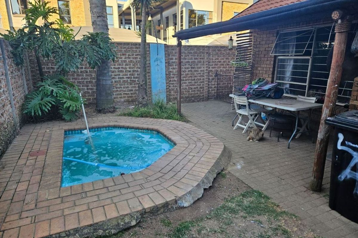 Neat Lock-Up-and-Go with Secure Parking and Pool - Photo 3