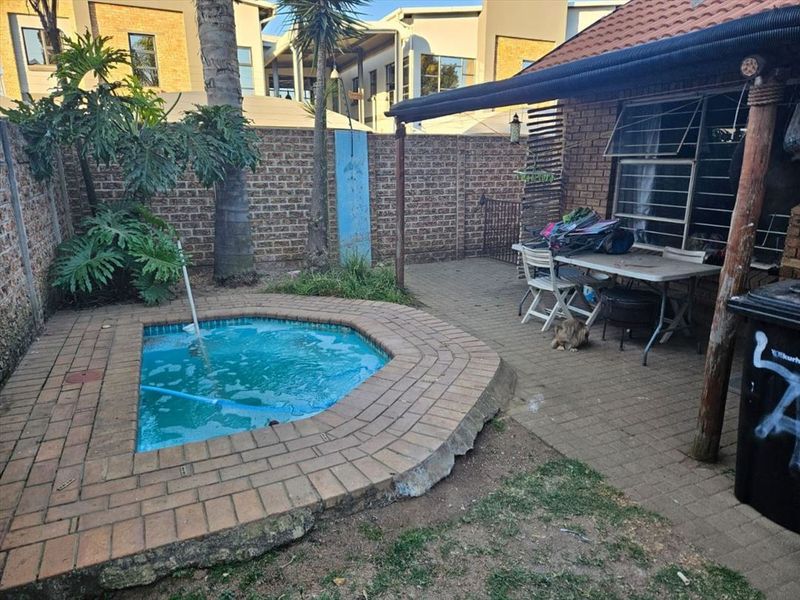 Neat Lock-Up-and-Go with Secure Parking and Pool - Photo 3