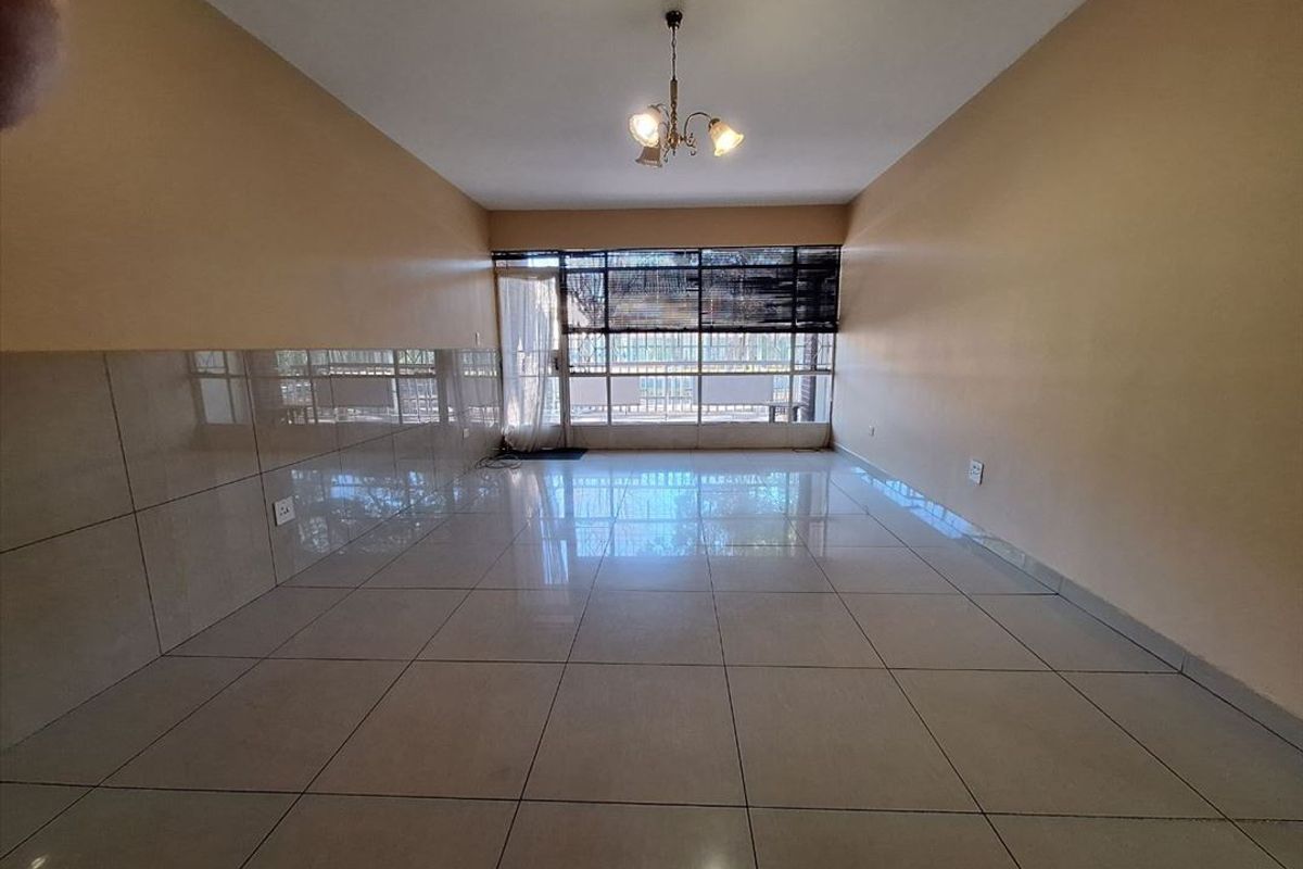 Spacious Family Home with Versatile Living Areas - Photo 2