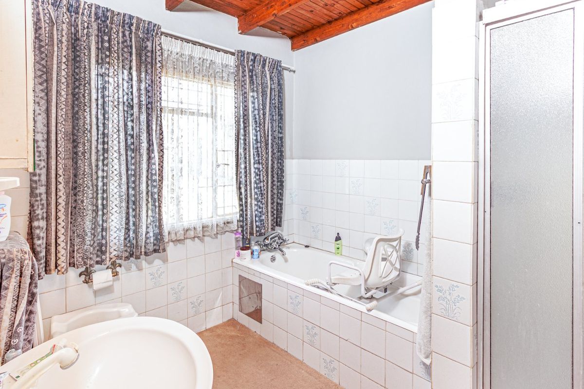 Spacious 3-Bedroom Family Home with Study - Photo 3