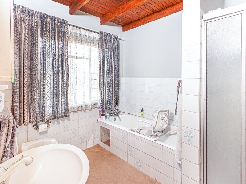 Spacious 3-Bedroom Family Home with Study - Photo 3