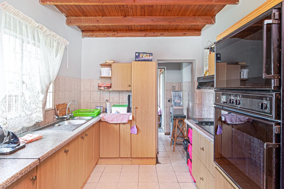 Spacious 3-Bedroom Family Home with Study - Photo 2