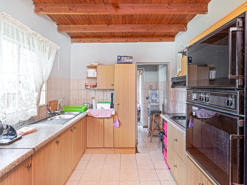 Spacious 3-Bedroom Family Home with Study - Photo 2