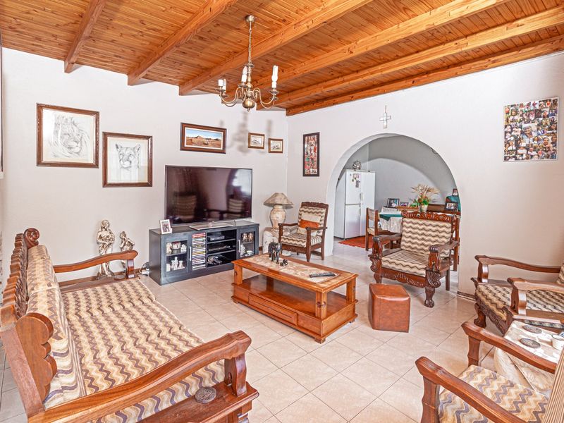 Spacious 3-Bedroom Family Home with Study - Photo 10