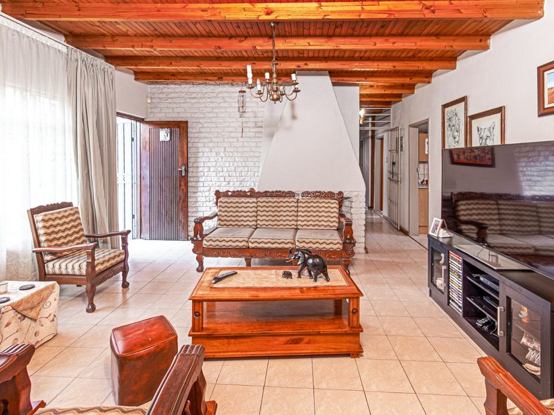 Spacious 3-Bedroom Family Home with Study - Photo 9