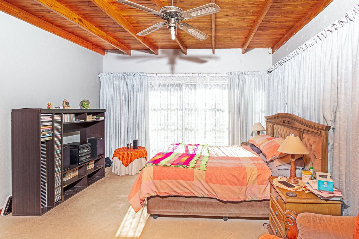 Spacious 3-Bedroom Family Home with Study - Photo 4