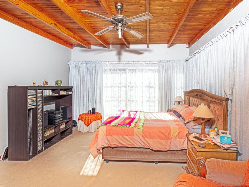 Spacious 3-Bedroom Family Home with Study - Photo 4