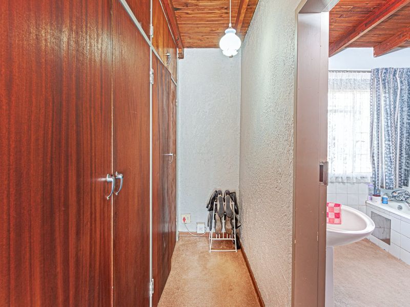 Spacious 3-Bedroom Family Home with Study - Photo 6