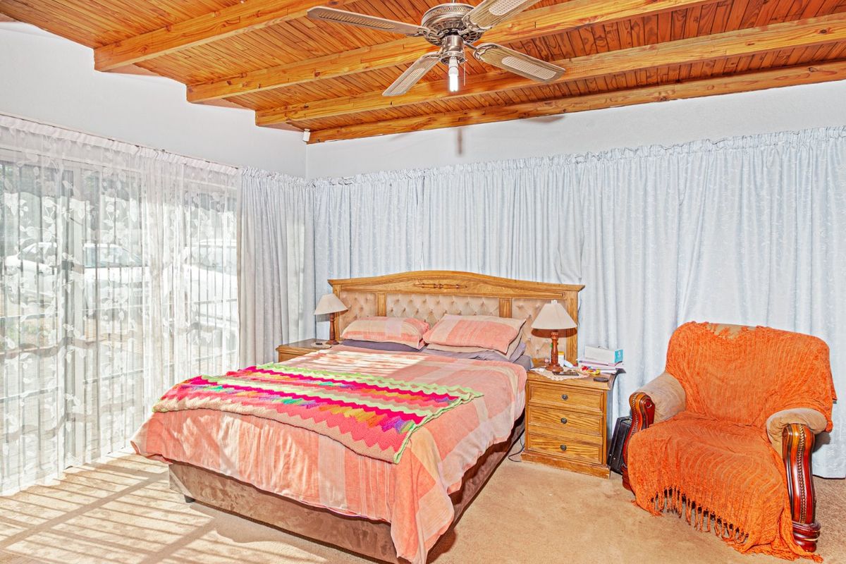 Spacious 3-Bedroom Family Home with Study - Photo 5