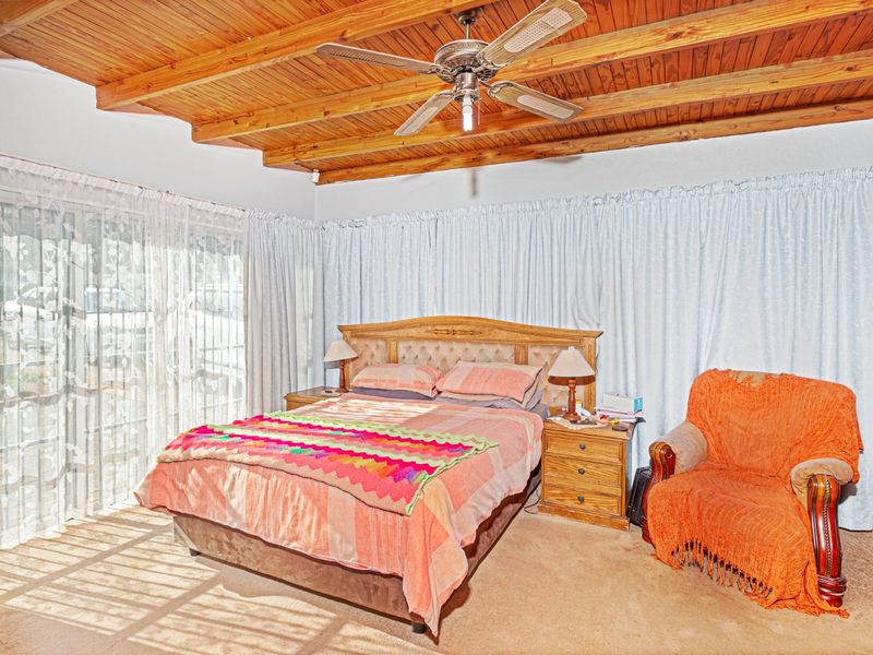 Spacious 3-Bedroom Family Home with Study - Photo 5