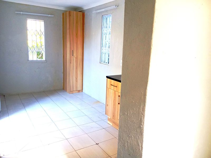 Bachelor Cottage to rent in Auckland Park - Photo 4