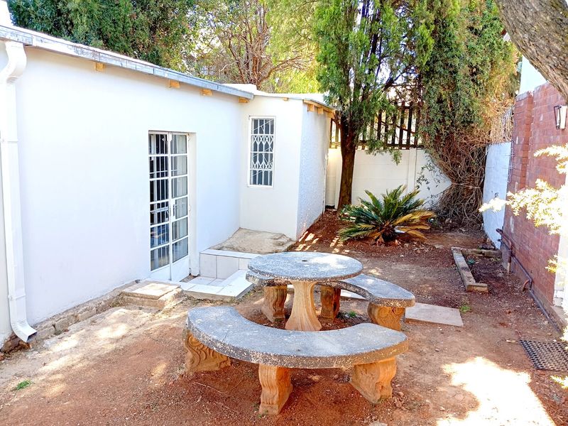 Bachelor Cottage to rent in Auckland Park - Photo 2