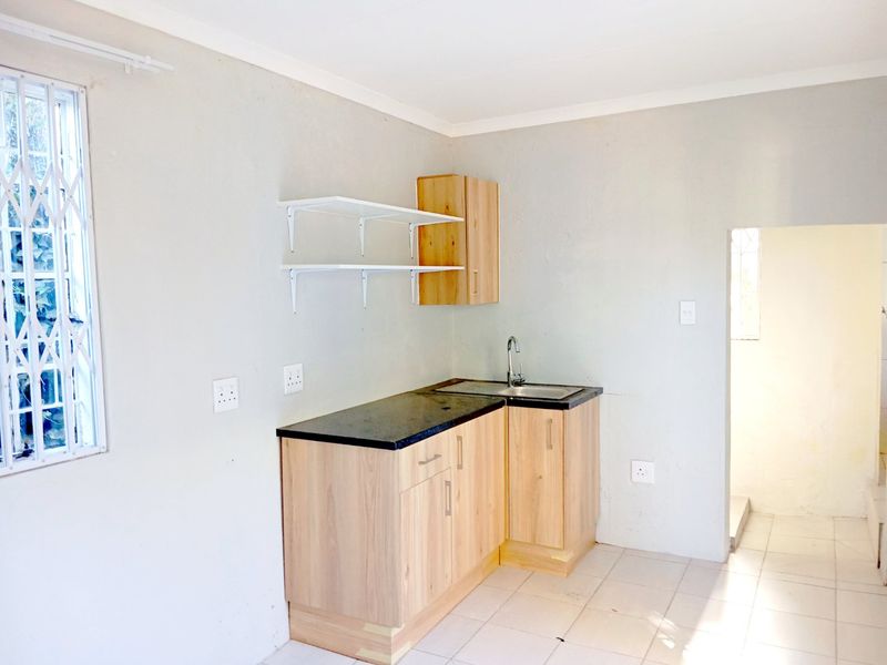 Bachelor Cottage to rent in Auckland Park - Photo 5