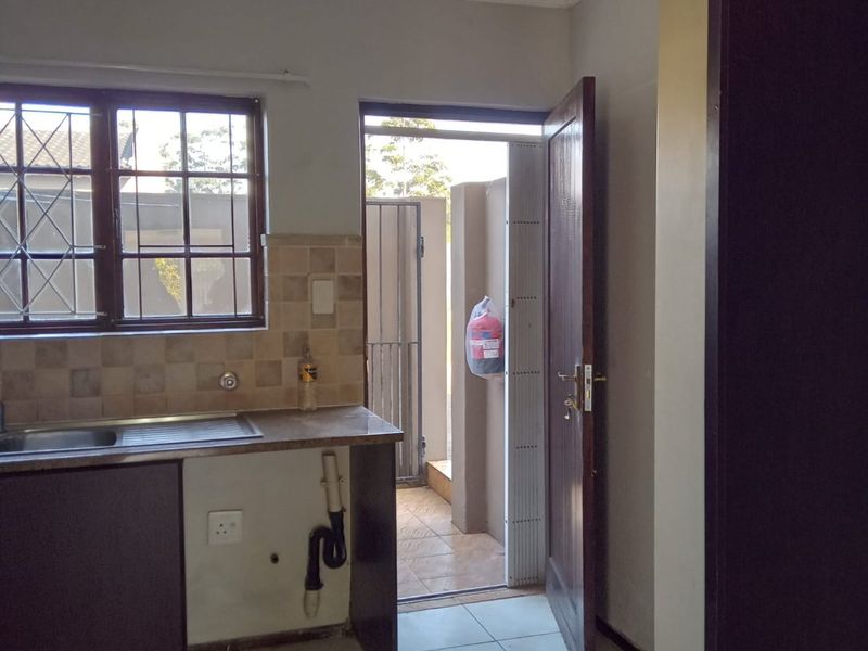 Three Bedroom Double Storey Townhouse for sale in Margate Mews - Photo 5
