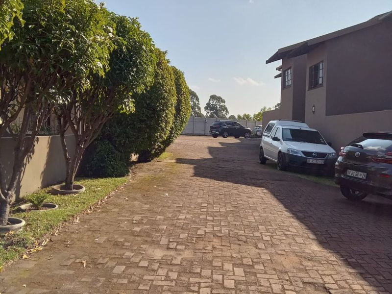 Three Bedroom Double Storey Townhouse for sale in Margate Mews - Photo 2