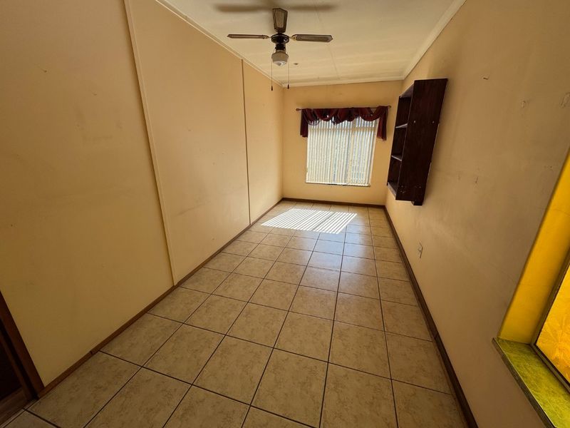 Spacious Family Retreat with Pool and Ample Parking - Photo 7