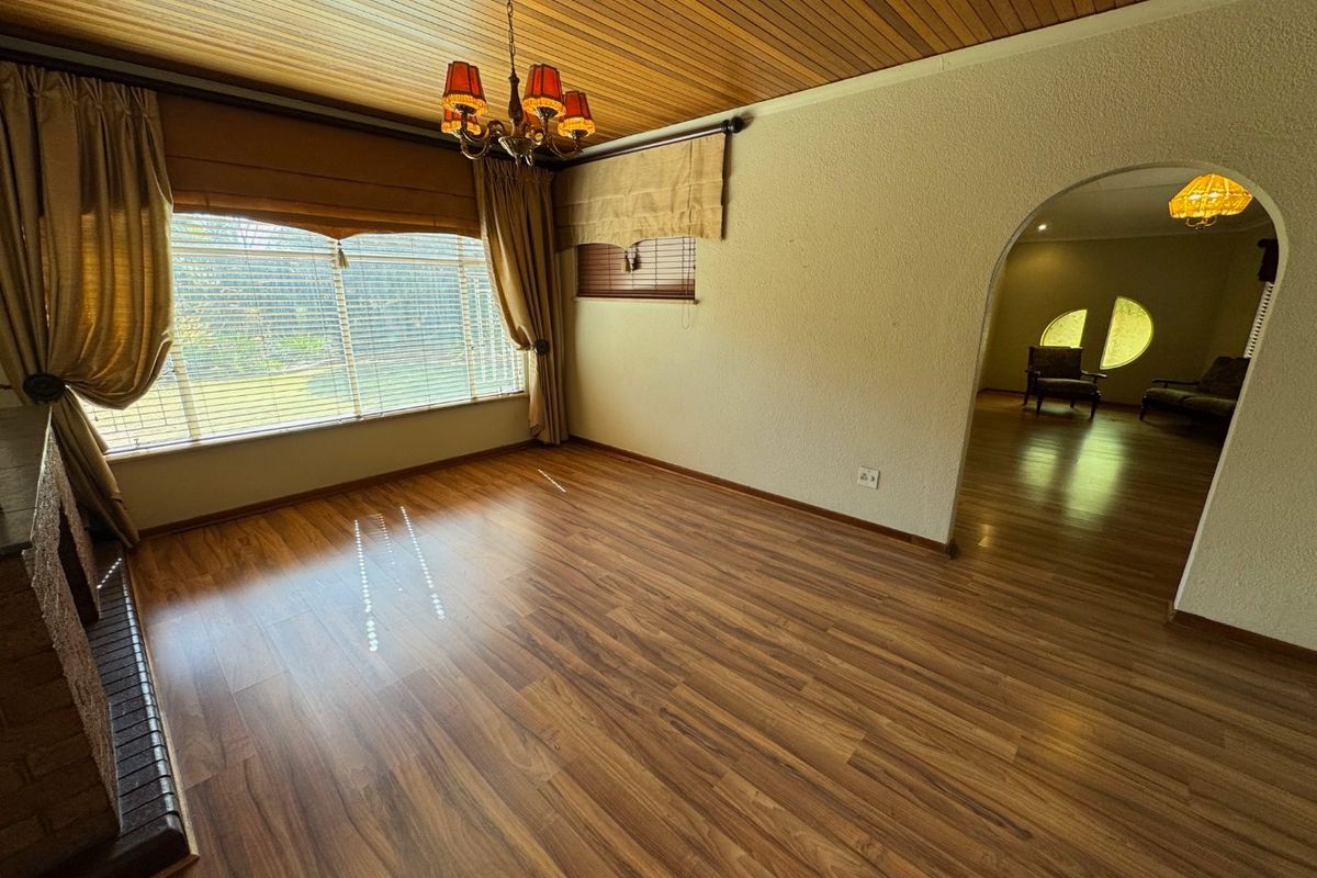 Spacious Family Retreat with Pool and Ample Parking - Photo 3