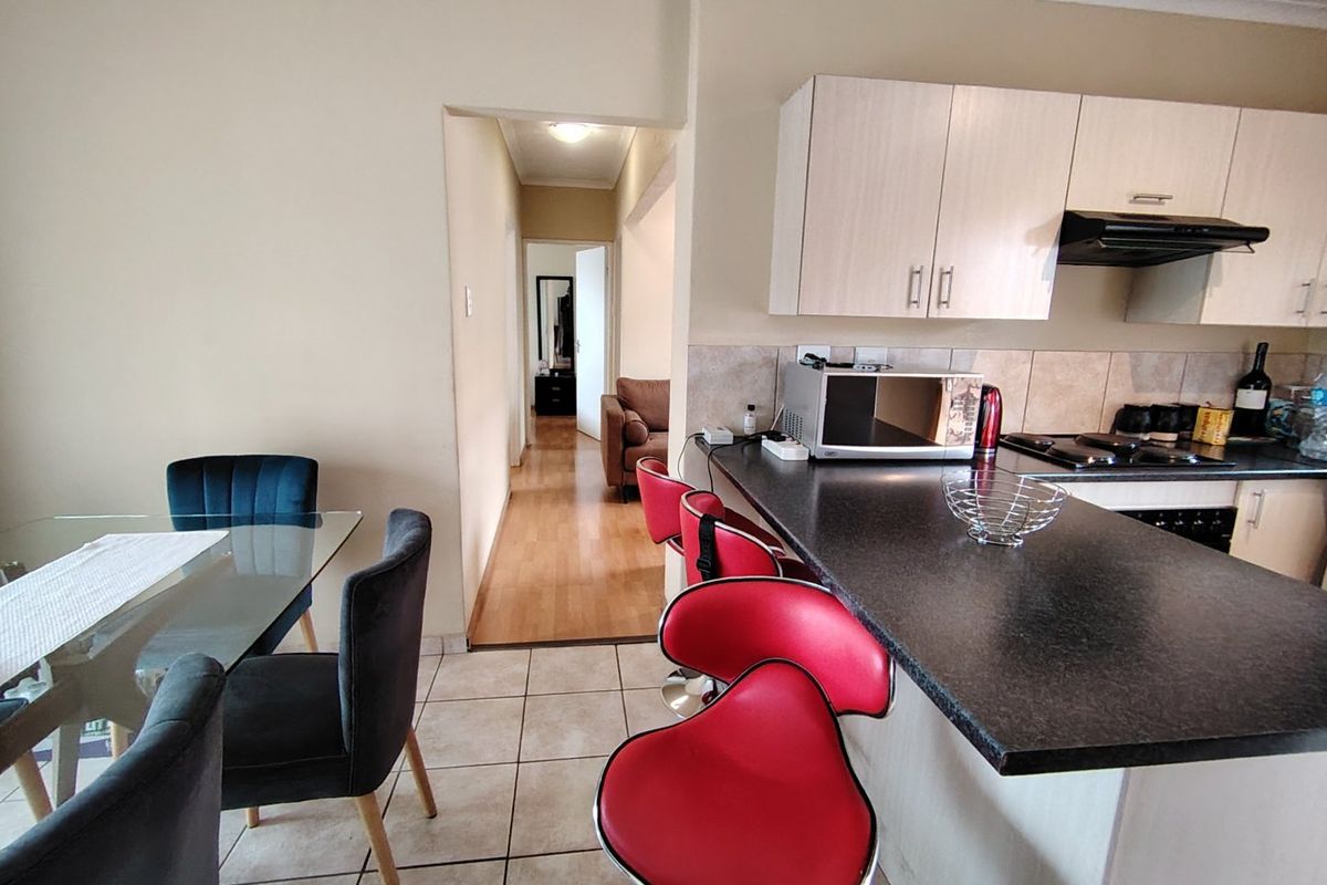 BEST LOCATION 3 BEDROOM 2 BATH FAMILY APARTMENT - Photo 5