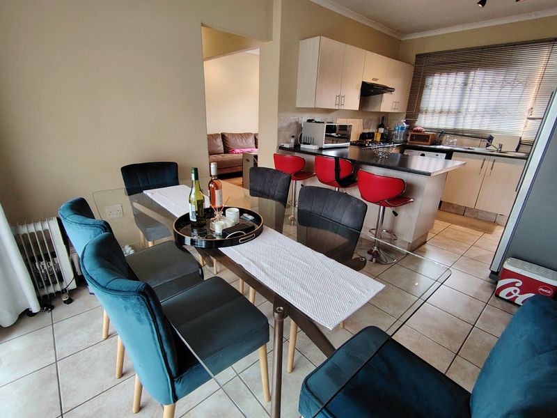 BEST LOCATION 3 BEDROOM 2 BATH FAMILY APARTMENT - Photo 2