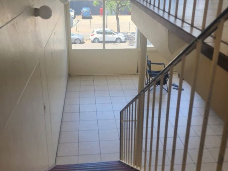 1 BEDROOM DUPLEX FOR SALE IN SUNNYSIDE PRETORIA  - Photo 4