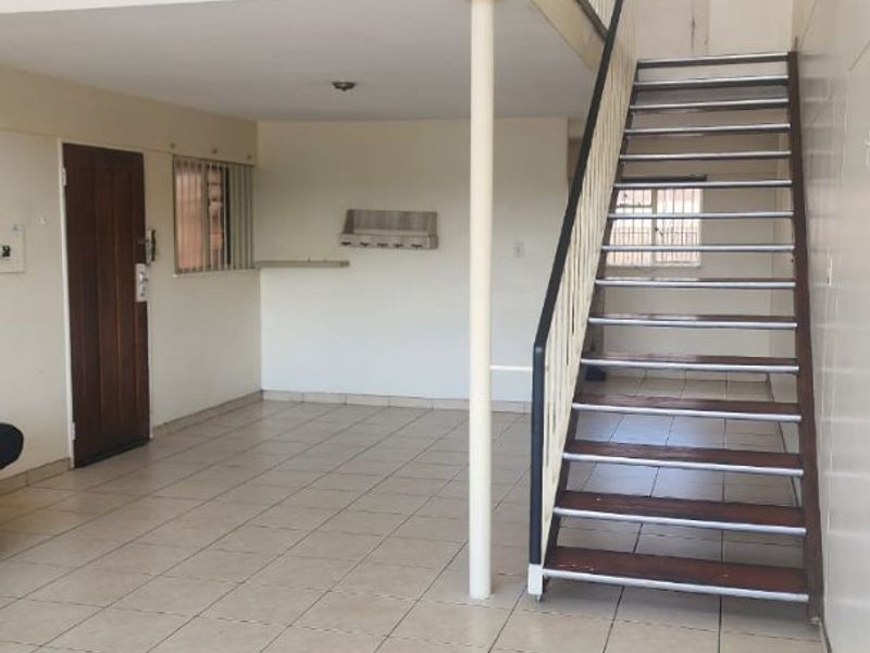 1 BEDROOM DUPLEX FOR SALE IN SUNNYSIDE PRETORIA  - Photo 1