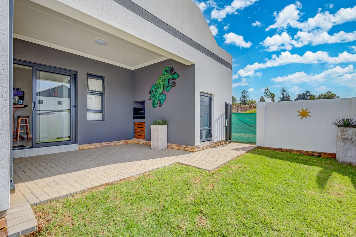 Modern 3-Bed Townhouse in Glen Austin - Photo 2