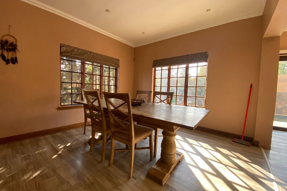 Spacious 4-Bedroom Double Storey Fixer-Upper in Secure Estate – Craigavon - Fourways - Photo 4