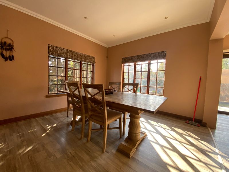 Spacious 4-Bedroom Double Storey Fixer-Upper in Secure Estate – Craigavon - Fourways - Photo 4