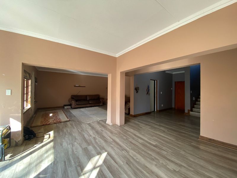 Spacious 4-Bedroom Double Storey Fixer-Upper in Secure Estate – Craigavon - Fourways - Photo 10