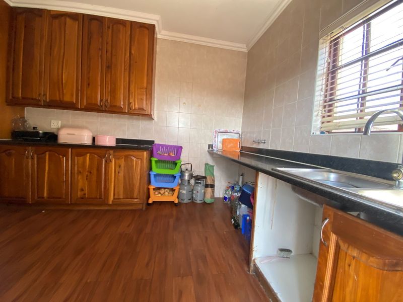 Spacious 4-Bedroom Double Storey Fixer-Upper in Secure Estate – Craigavon - Fourways - Photo 9