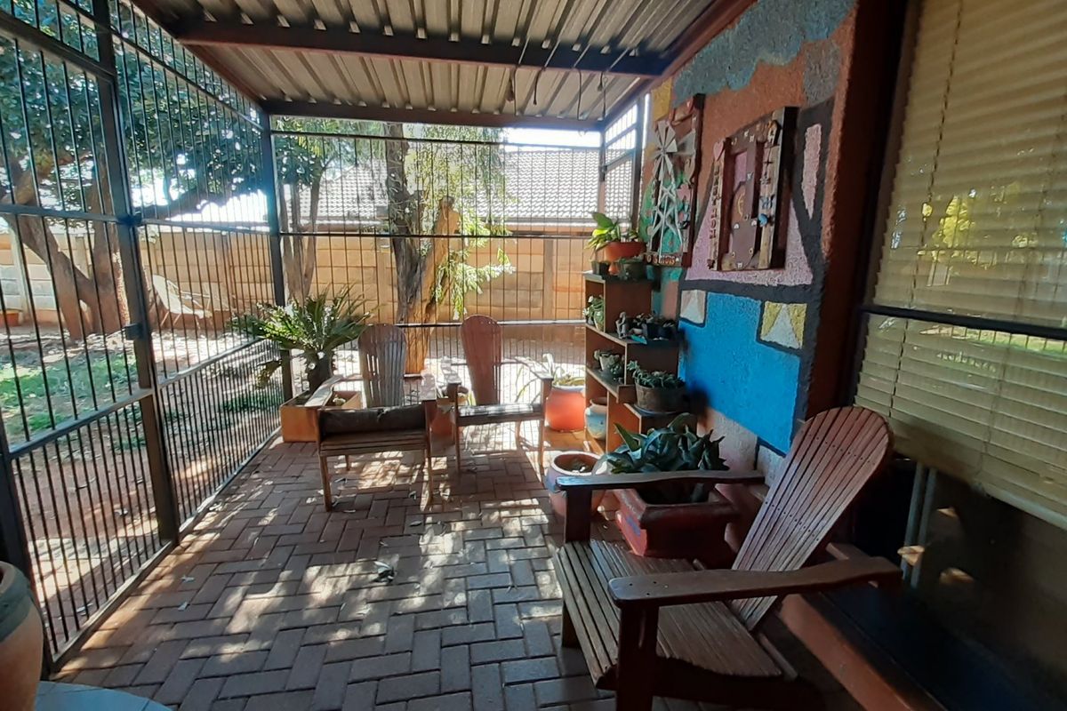 For SALE!!!  3 Bedroom Family Home with Flatlet  - Photo 5