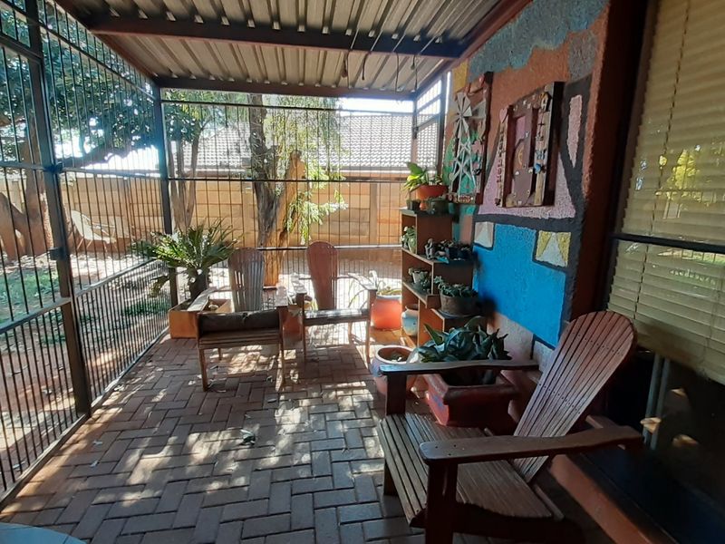 For SALE!!!  3 Bedroom Family Home with Flatlet  - Photo 5