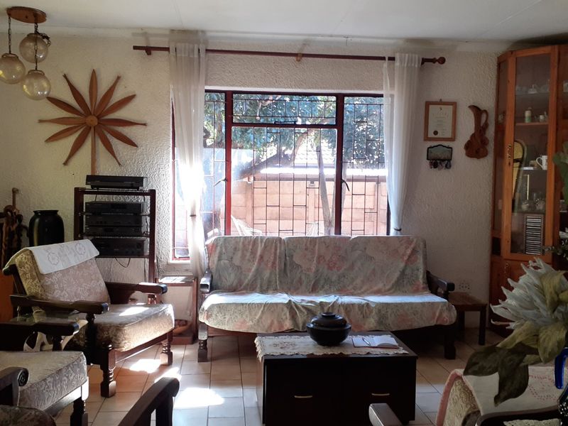 For SALE!!!  3 Bedroom Family Home with Flatlet  - Photo 10