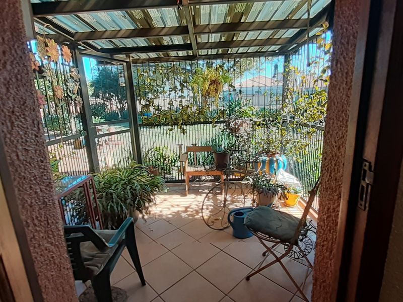 For SALE!!!  3 Bedroom Family Home with Flatlet  - Photo 6